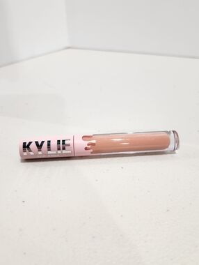 Kylie Matte Liquid Lipstick Another Day Another Nude 820